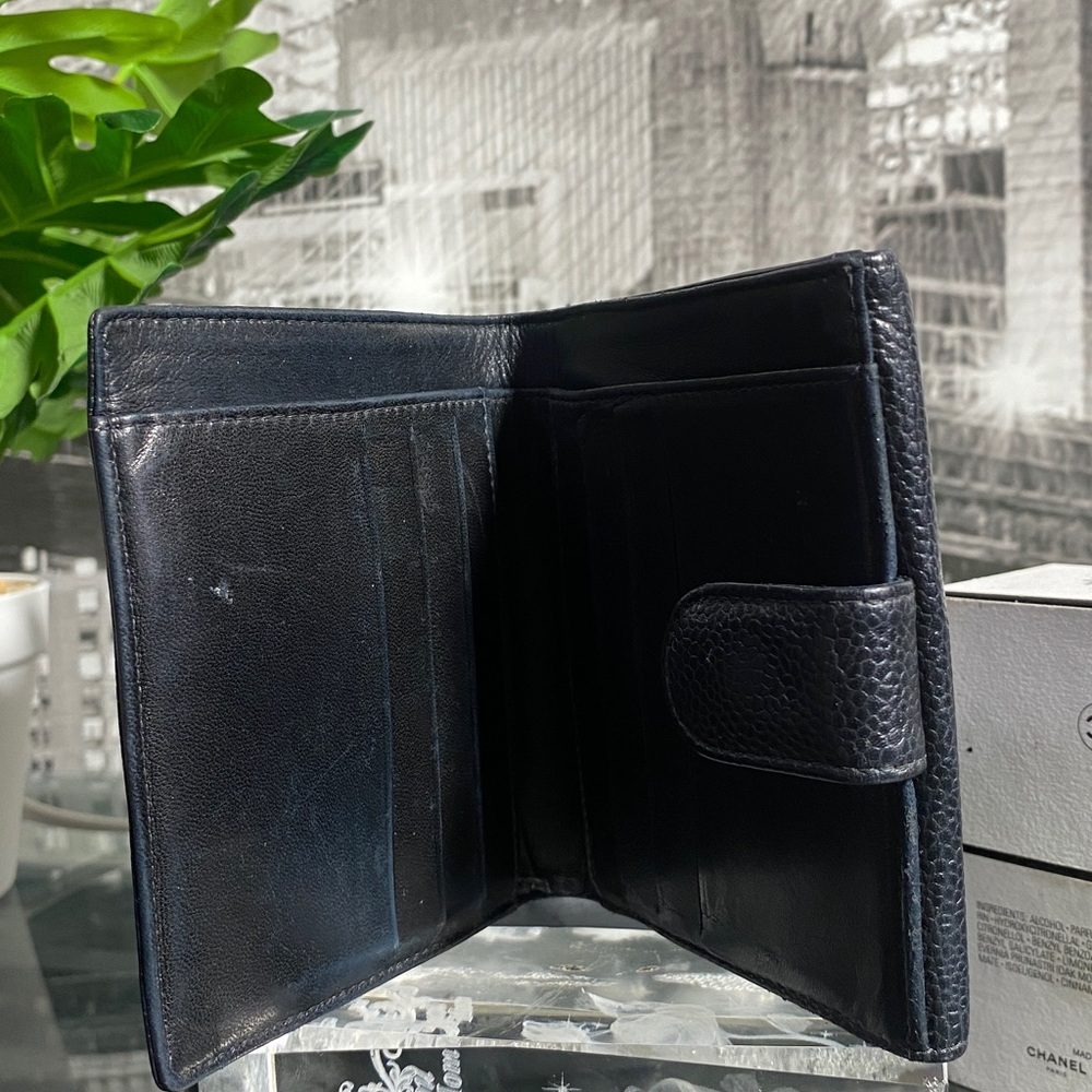 Authentic CHANEL Timeless CC Logo Caviar Leather Wallet - Picture 7 of 15